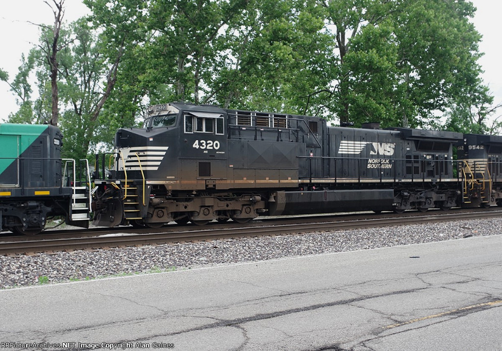 BNSF C44-9W 4320